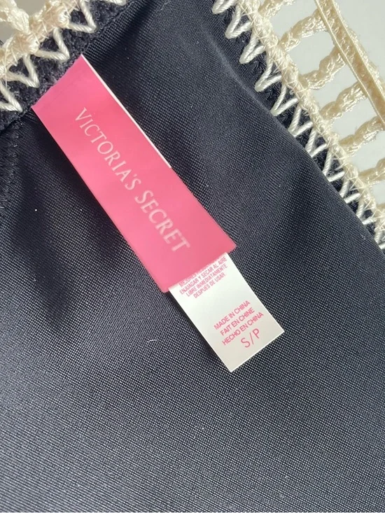 Victoria's Secret Black Crochet Bikini Top small - Picture 5 of 5